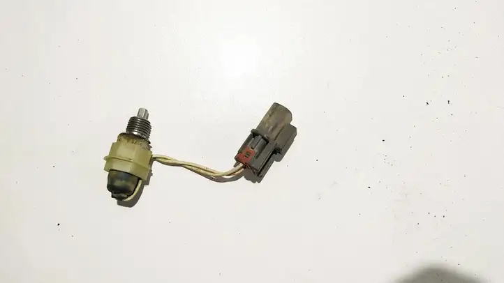 Nissan Navara D40 (2004 - 2015) Датчик заднего хода — фото 2