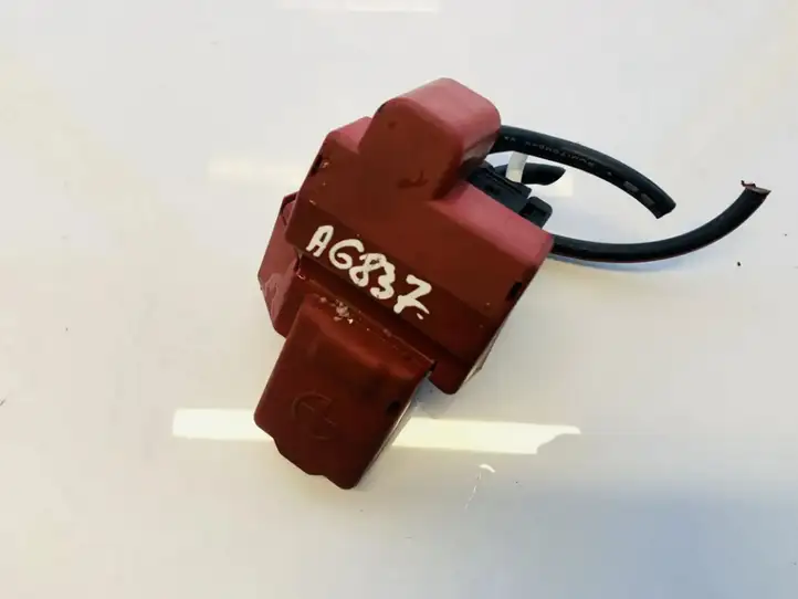 Toyota Yaris (2014 - 2019) Плюсовой провод аккумулятора — фото 1