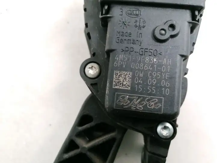 Volvo V50 (2004 - 2008) 4M519F836AH Педаль акселератора — фото 3
