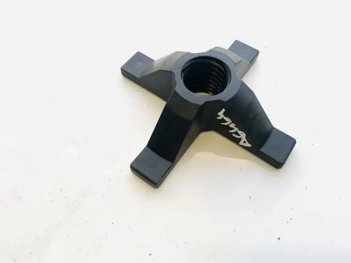 Volvo C30 (2010 - 2013) 3526128 Болт крепления запасного колеса — фото 1