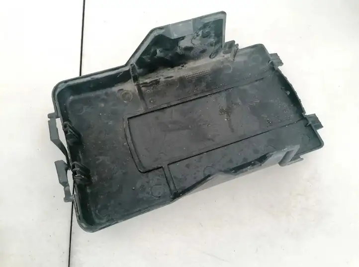 Volkswagen PASSAT B6 (2005 - 2010) 1k0915443a Крышка ящика аккумулятора — фото 2