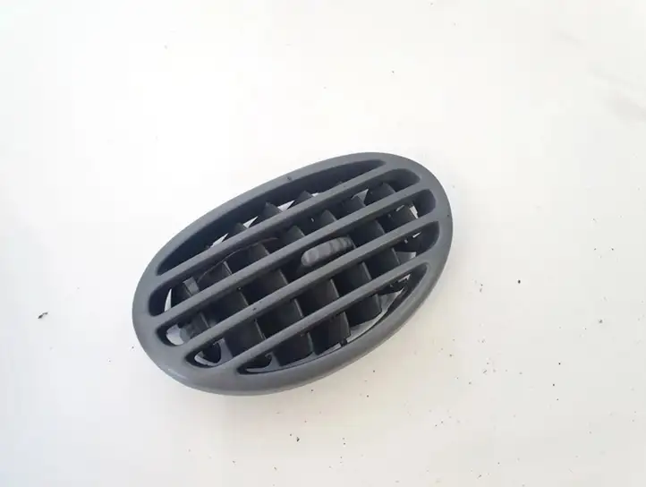 Renault Megane I (1995 - 2002) 2232962 Центральный воздушный дефлектор — фото 2