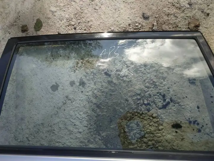 Toyota Avensis Verso (1995 - 2001) Стекло задней двери — фото 1