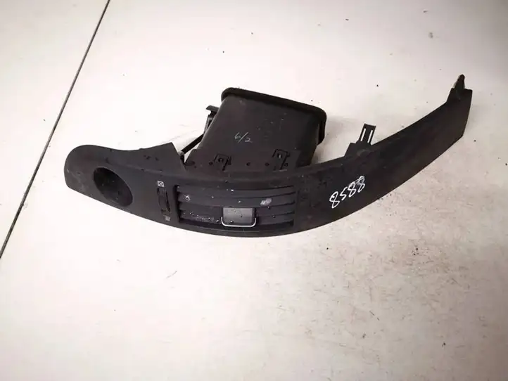 Toyota Corolla Verso AR10 (2004 - 2009) 5567064010 Боковой воздушный дефлектор — фото 1
