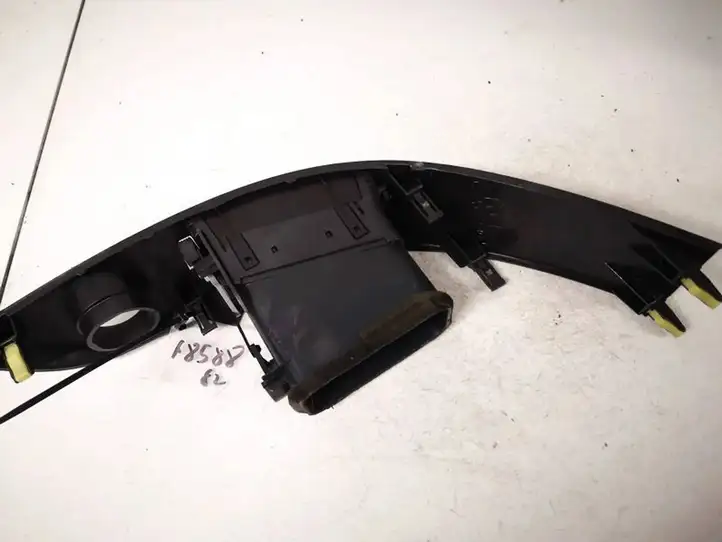 Toyota Corolla Verso AR10 (2004 - 2009) 5567064010 Боковой воздушный дефлектор — фото 2