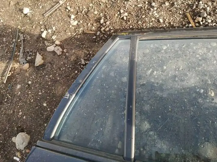 Toyota Corolla E120 E130 (2000 - 2004) Форточка двери — фото 2