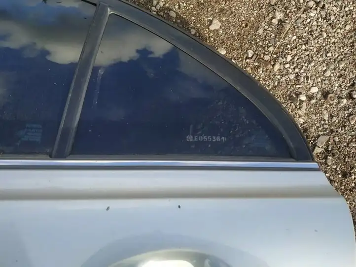 Toyota Avensis T250 (2006 - 2009) Накладка стекла задней двери — фото 2