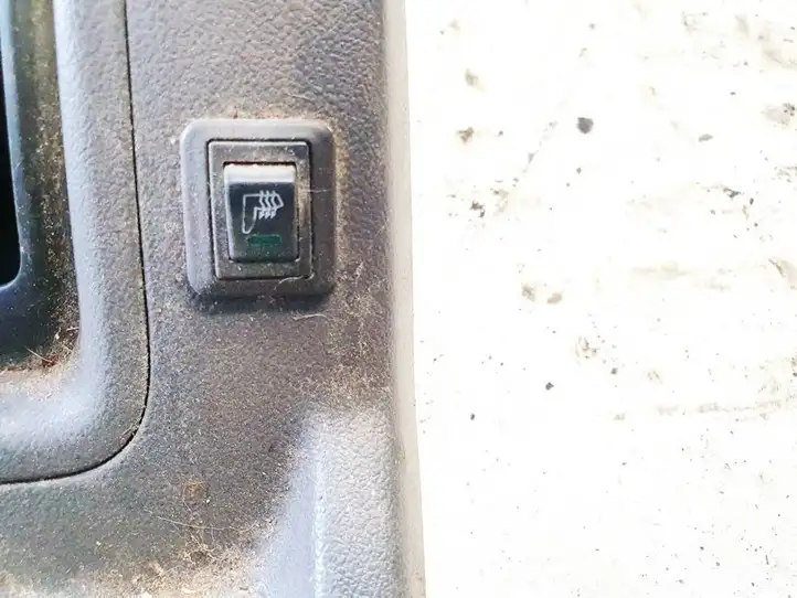 Isuzu D-Max (2008 - 2012) Включатель обогрева — фото 1