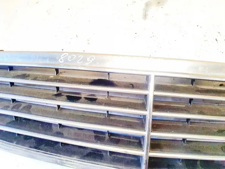 Mercedes-Benz C W203 (2000 - 2007) a2038800183 Передняя решетка — фото 2