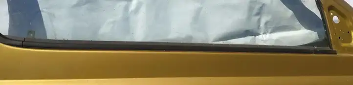 Toyota Yaris (1999 - 2003) Накладка стекла передней двери — фото 1