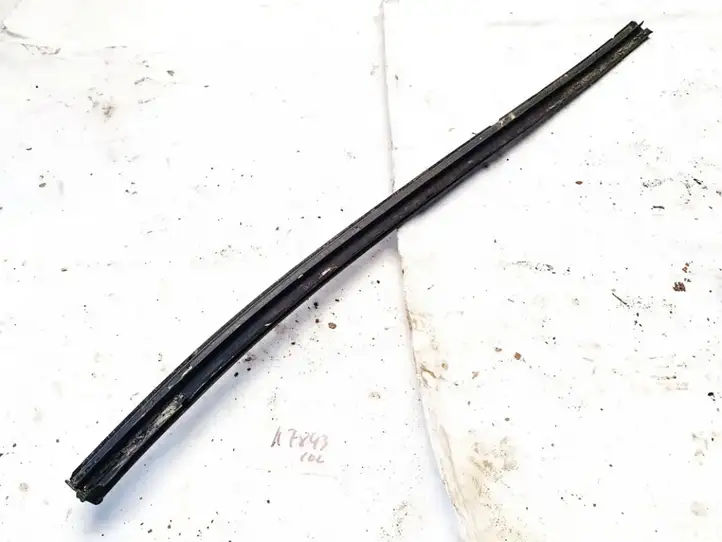 Volvo S60 (2000 - 2004) 39992646 Накладка стекла передней двери — фото 2