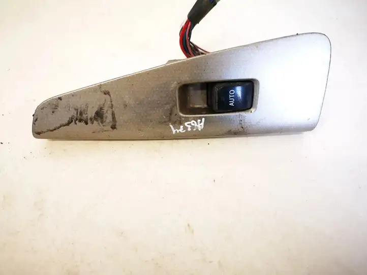 Toyota Corolla Verso E121 (2001 - 2004) 8403013031 Блок кнопок стеклоподъемников — фото 1