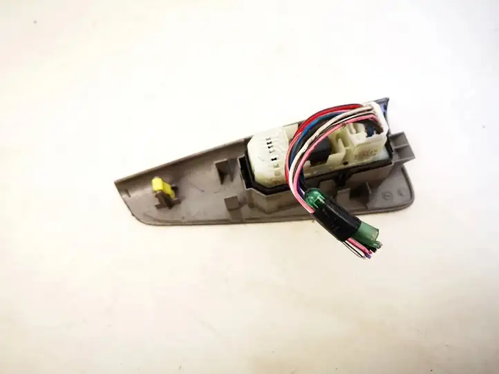 Toyota Corolla Verso E121 (2001 - 2004) 8403013031 Блок кнопок стеклоподъемников — фото 2
