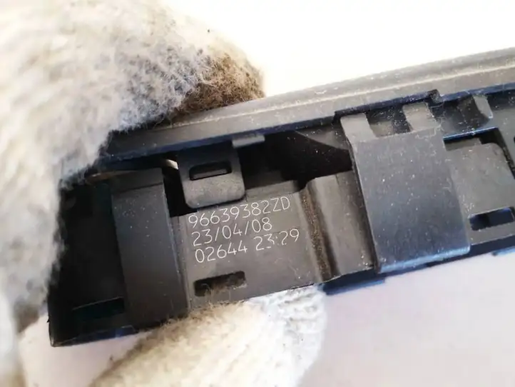 Citroen C4 I Picasso (2006 - 2013) 96639382ZD Накладка кнопки стеклоподъемника — фото 4