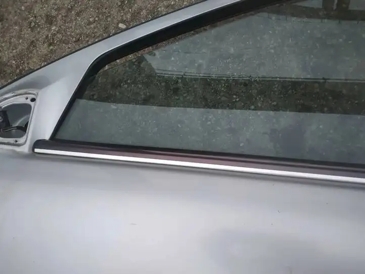 Mercedes-Benz C W203 (2000 - 2007) Накладка стекла передней двери — фото 4