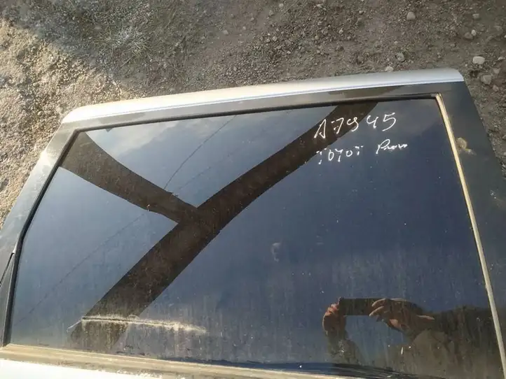 Toyota Previa (XR30, XR40) II (2000 - 2006) Стекло задней двери — фото 1