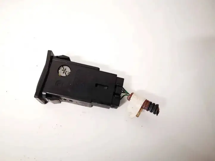 Toyota Avensis T250 (2003 - 2006) tr8801 Кнопка DTC — фото 3