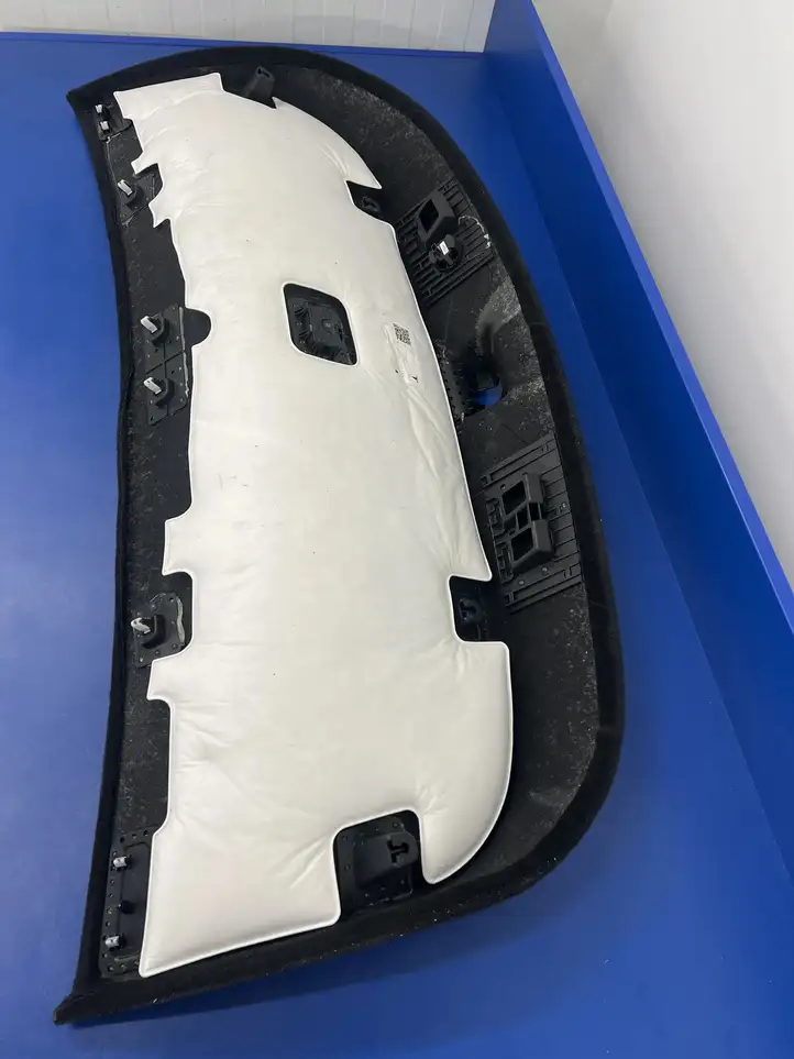 Tesla Model S (2021 - ) Прочая отделка багажника — фото 3