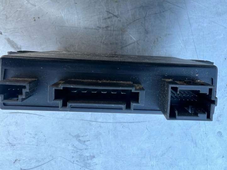Volkswagen Touareg I (2002 - 2010)  8e0907383C Блок управления крюка для прицепа