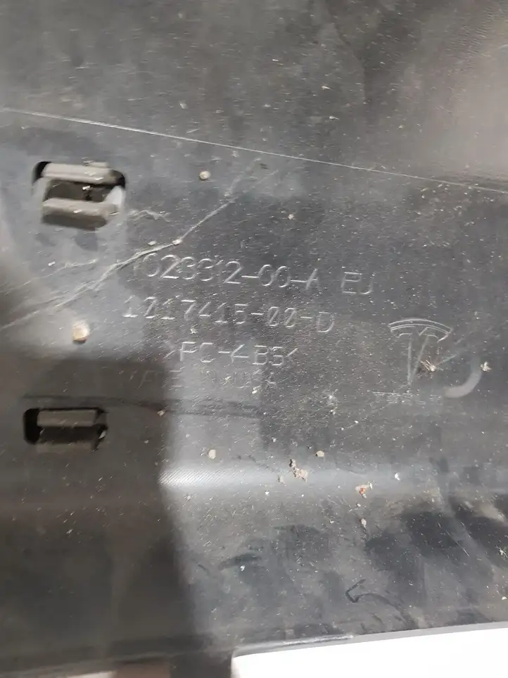 Tesla Model S (2021 - ) 102331200A Вентиляционная решетка кузова — фото 3