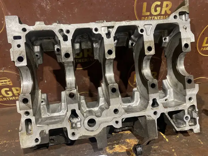 Toyota Corolla Verso AR10 (2004 - 2009) 32K06159 Крышка коленчатого вала — фото 2