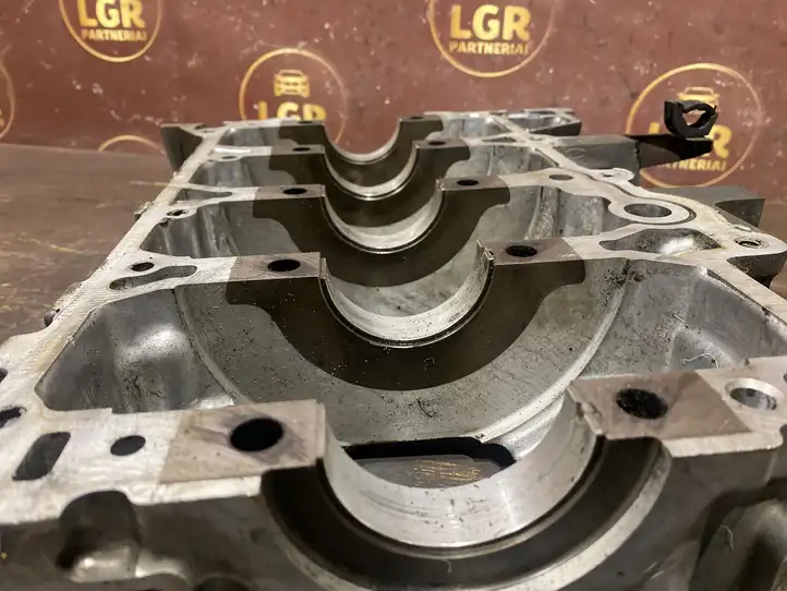 Toyota Corolla Verso AR10 (2004 - 2009) 32K06159 Крышка коленчатого вала — фото 4