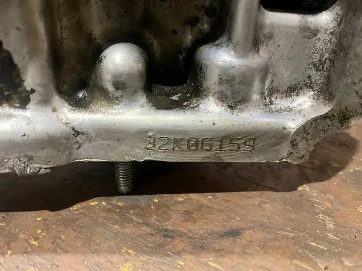 Toyota Corolla Verso AR10 (2004 - 2009) 32K06159 Крышка коленчатого вала — фото 6