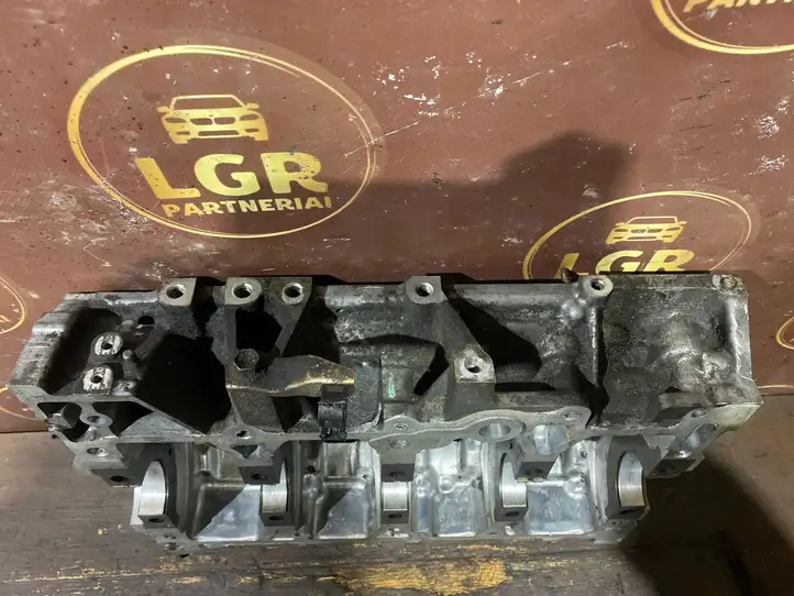 Toyota Corolla Verso AR10 (2004 - 2009) 32K06159 Крышка коленчатого вала — фото 8