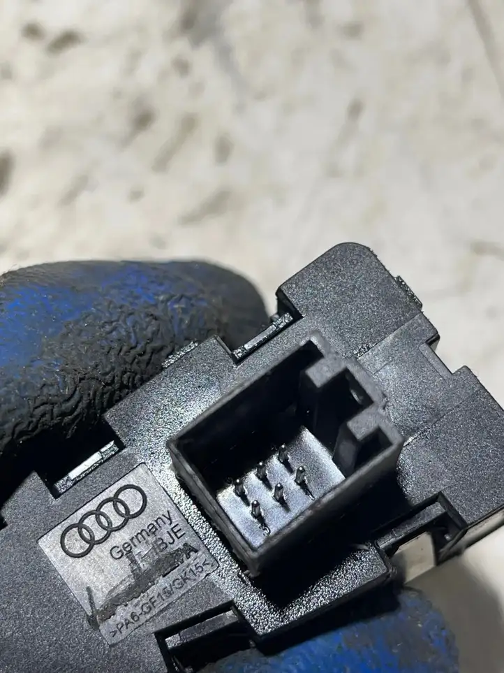 Audi A6 S6 C6 4F (2008 - 2011) 4F1927227B Кнопка бардачка — фото 3