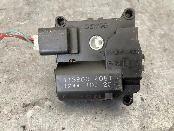 Toyota Corolla E120 E130 (2004 - 2007) 1138002051 Двигатель задвижки потока воздуха — фото 4