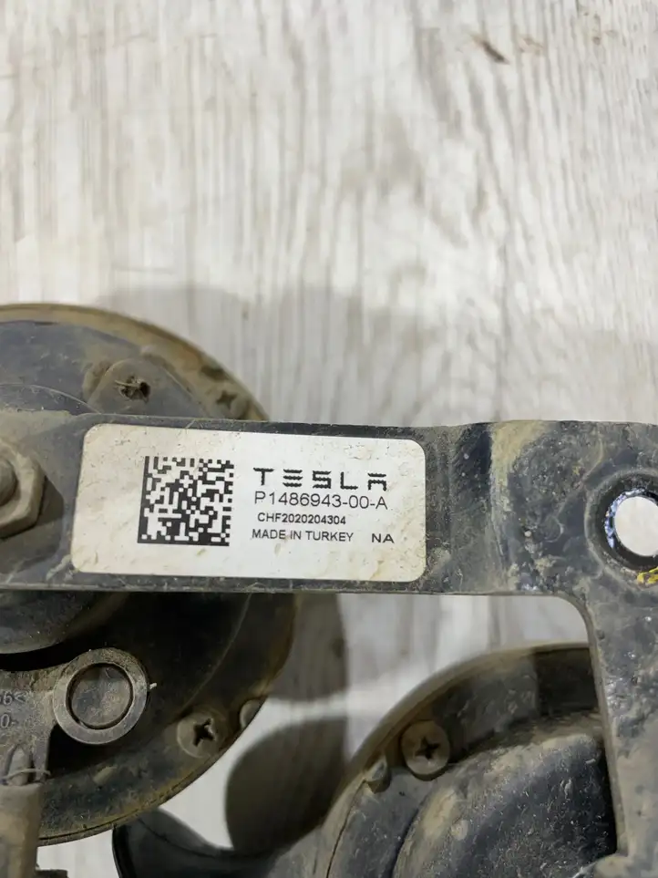 Tesla Model 3 (2017 - 2023) 148694300A Звуковой сигнал — фото 6