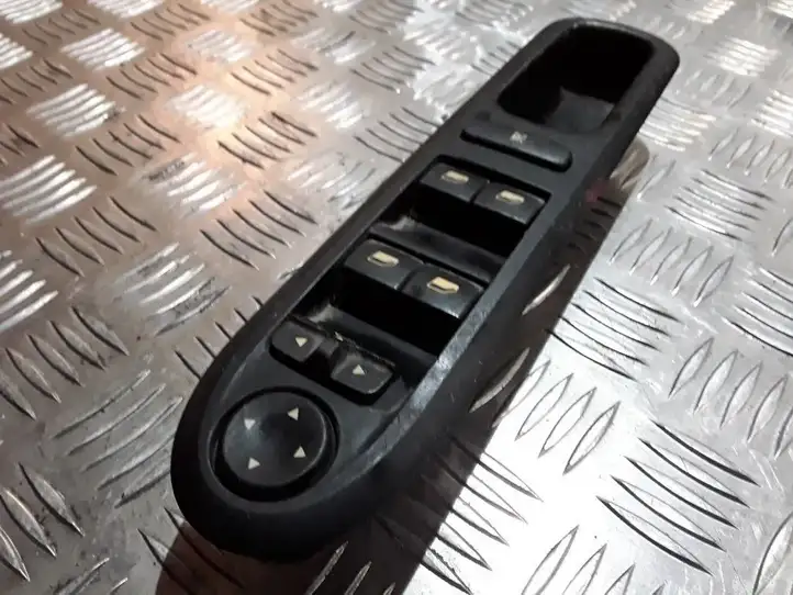 Peugeot 407 (2004 - 2011) 96468704XT Блок кнопок стеклоподъемников — фото 1