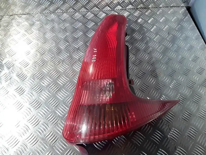 Peugeot 206 (1998 - 2012) 9641540577 Задний фонарь в кузове — фото 1