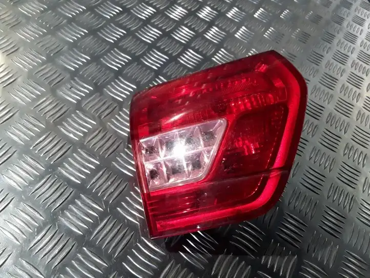 Citroen C5 (2008 - 2017) 9681074380 Задний фонарь в крышке багажника — фото 1