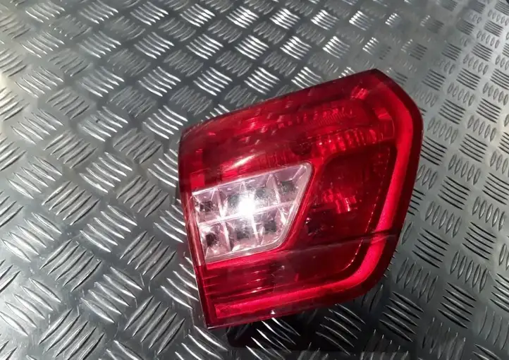 Citroen C5 (2008 - 2017) 9681074380 Задний фонарь в крышке багажника — фото 4