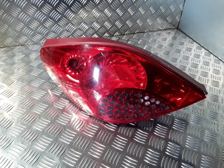 Peugeot 207 (2006 - 2009) 968023138000 Задний фонарь в кузове — фото 1
