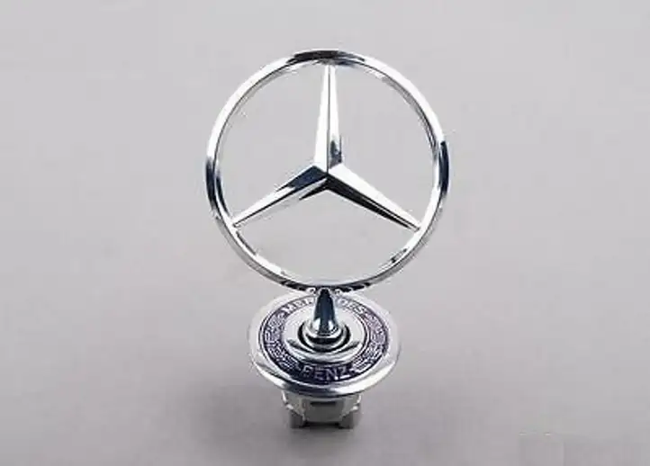 Mercedes-Benz C W205 (2014 - 2021) A2218800086 Эмблема автомобиля — фото 2