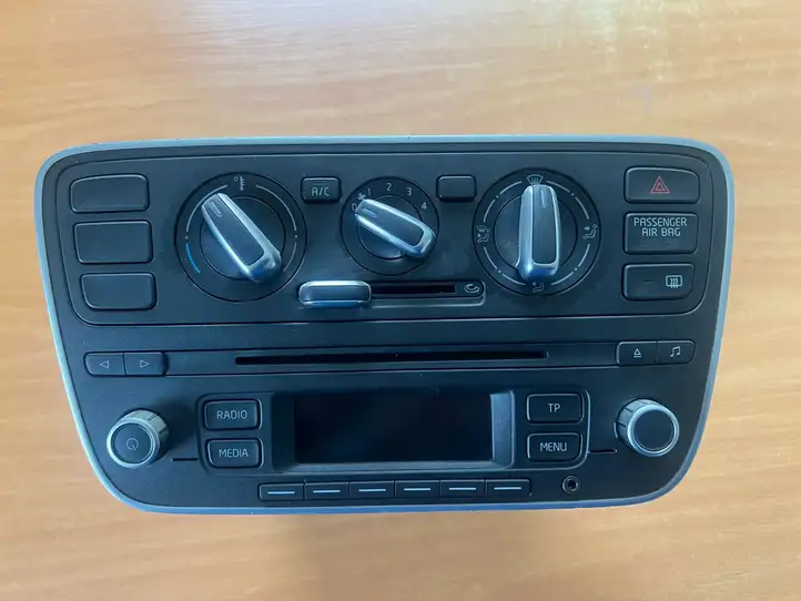 Seat Mii (2011 - 2021) 1SL035156A Магнитола / мультимедийная система — фото 1