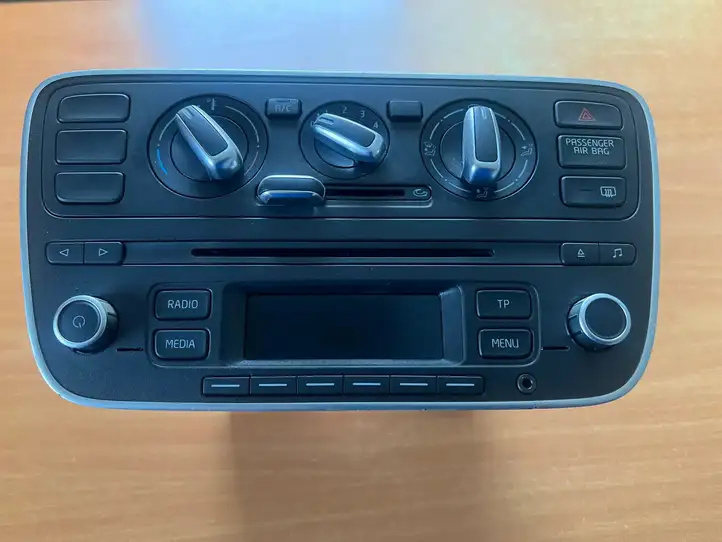 Seat Mii (2011 - 2021) 1SL035156A Магнитола / мультимедийная система — фото 3