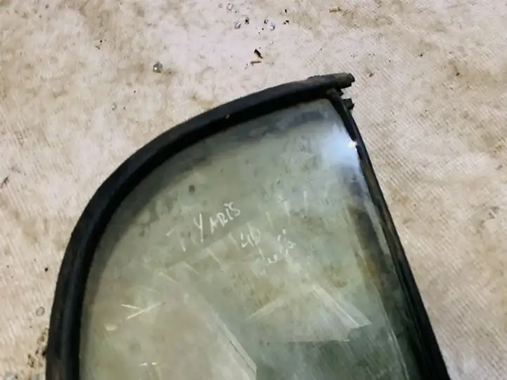 Toyota Yaris (1999 - 2003) Форточка двери — фото 3