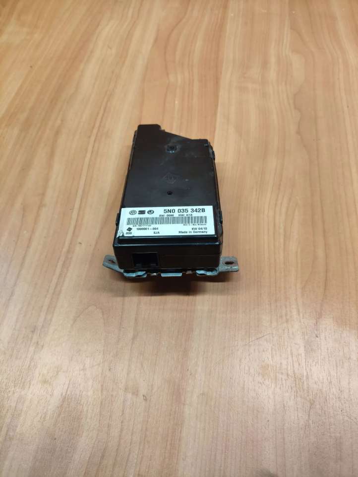 Volkswagen Tiguan (2007 - 2011)  5N0035342B Блок управления USB