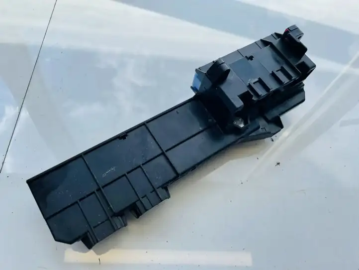 BMW 5 E60 E61 (2004 - 2010) 61146957330 Блок предохранителей (комплект) — фото 2