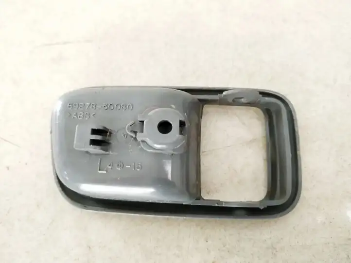 Toyota RAV 4 (XA20) (2000 - 2005) 6927830080 Прочие детали салона — фото 3