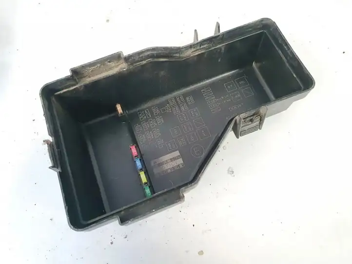 Toyota RAV 4 (XA20) (2000 - 2005) 8267242100 Крышка ящика предохранителей — фото 2