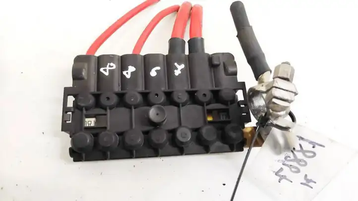 Volkswagen Crafter (2006 - 2016) Плюсовой провод аккумулятора — фото 3