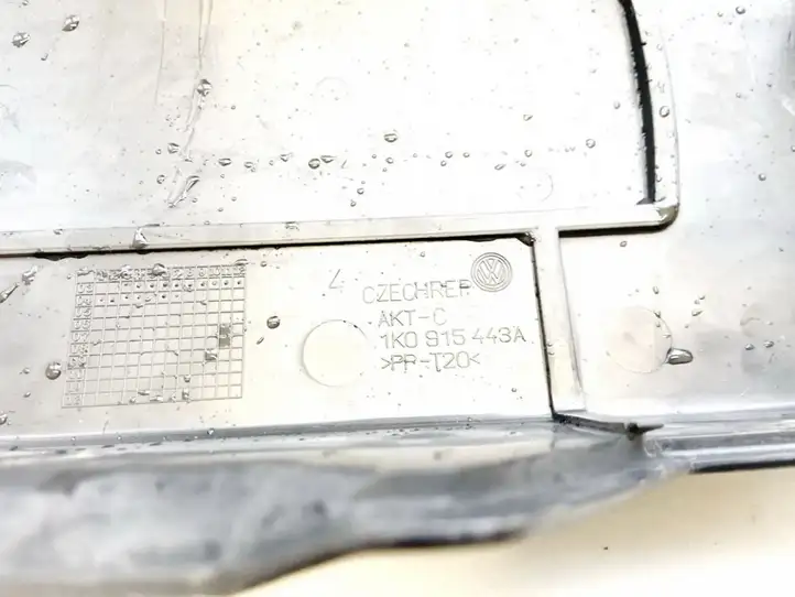 Volkswagen Golf V (2003 - 2009) 1k0915443a Крышка ящика аккумулятора — фото 3