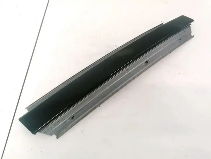 Subaru Legacy (2003 - 2009) Накладка стекла задней двери — фото 1