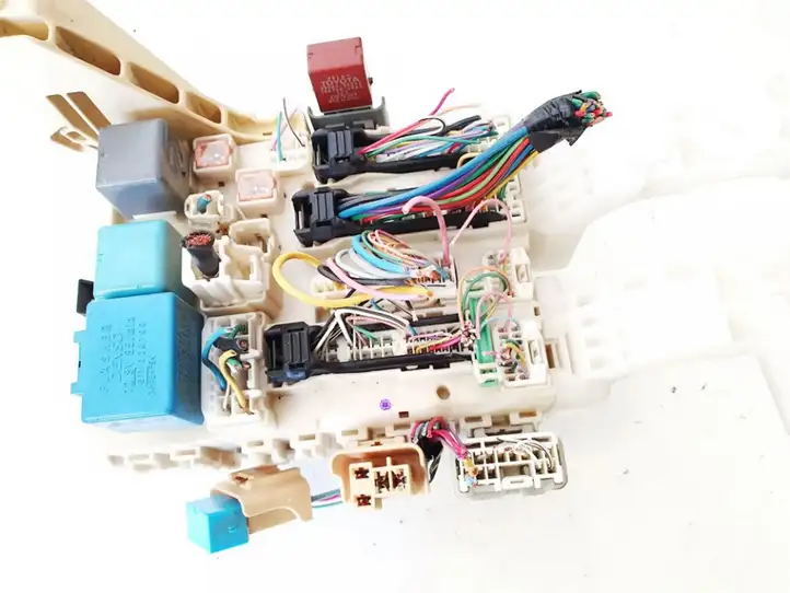Toyota Yaris (2005 - 2009) 8273052700 Блок предохранителей (комплект) — фото 2