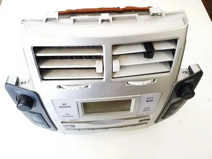 Toyota Yaris (2005 - 2009) 861200d210 Магнитола / мультимедийная система — фото 1