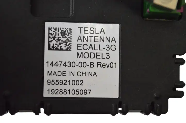 Tesla Model 3 (2017 - 2023) 144743000B Усилитель антенны — фото 5